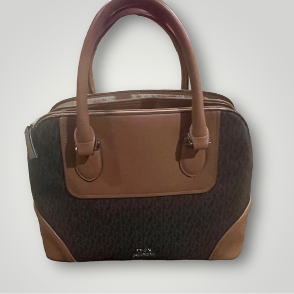 Jones New York Signature purse!! - Picture 3 of 6